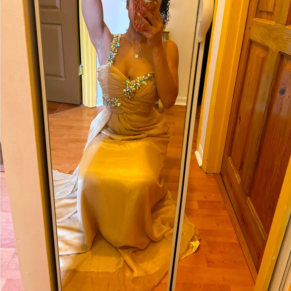 FORMAL GOLDEN GOWN WITH RHINESTONES